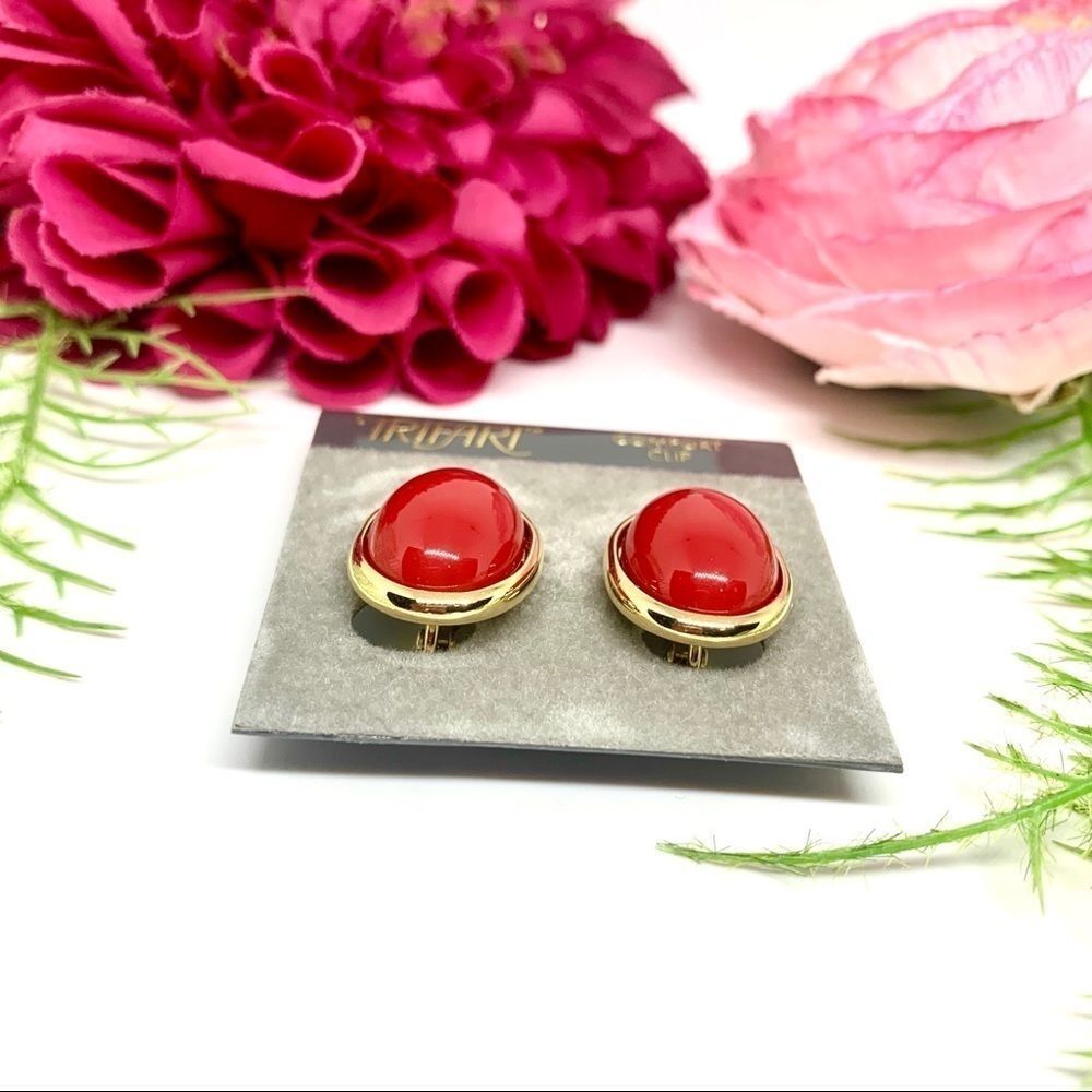 VINTAGE⚜️NWT TRIFARI Red Cabochon Clip Earrings - Picture 4 of 11